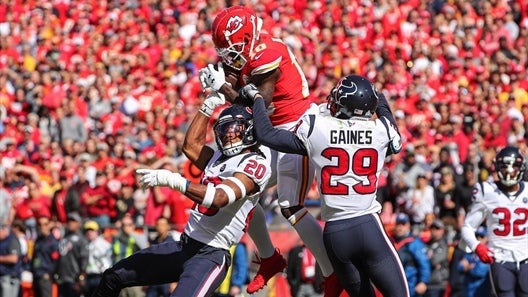 Tyreek Hill drops 16 points in leading Black Micahs to victory