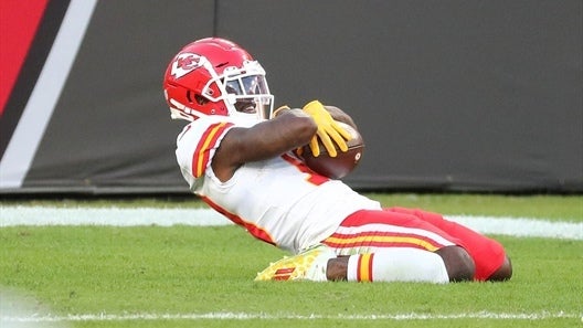 32 points from Tyreek Hill lead Black Micahs in huge blowout