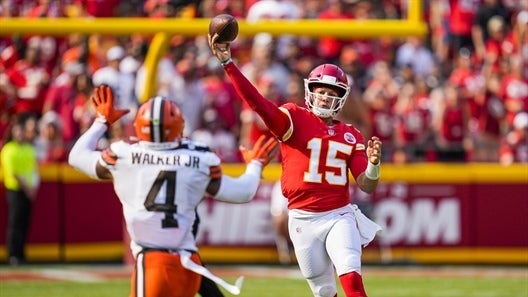 Patrick Mahomes drops 28 points in leading Black Micahs to victory