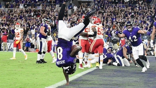 Lamar Jackson has 22 points in blowout win over Pinko Commie Bastards