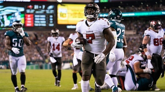 Leonard Fournette helps Big Tex's Pillow Biters cruise to victory