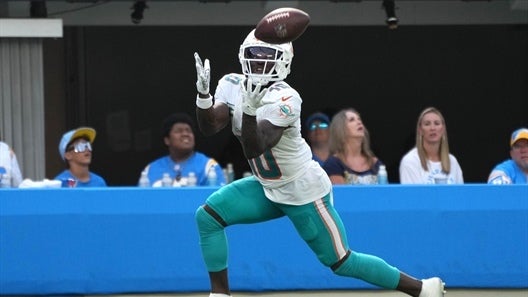 Tyreek Hill drops 22 points in leading DenBro to victory