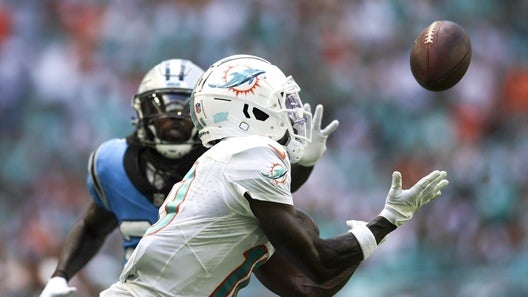 Tyreek Hill helps DenBro cruise to victory