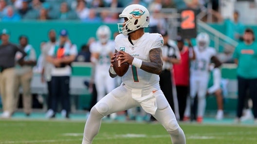 Tua Tagovailoa scores 26 points to help put away Lo Pan's House of Dim Sum